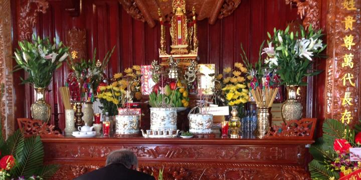 Xem phong thủy hướng bàn thờ cho người tuổi Tuất vượng phát | Tử Vi Cổ Học