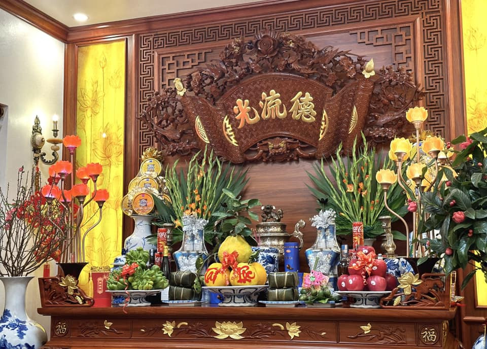 Bàn thờ Tổ Tiên trong gia đình Việt 