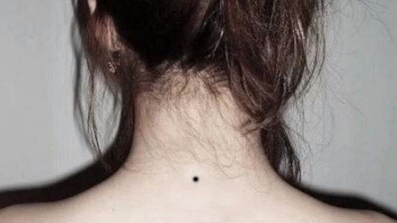 20 vị trí nốt ruồi may mắn của phụ nữ 12 not ruoi go ma 1