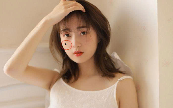 10 vị trí nốt ruồi tài lộc, phúc phần – Được xem là dấu hiệu may mắn trời ban 6 z7939130614240 fb52fc9da60429cbc8d5fe0de6c5b7ff