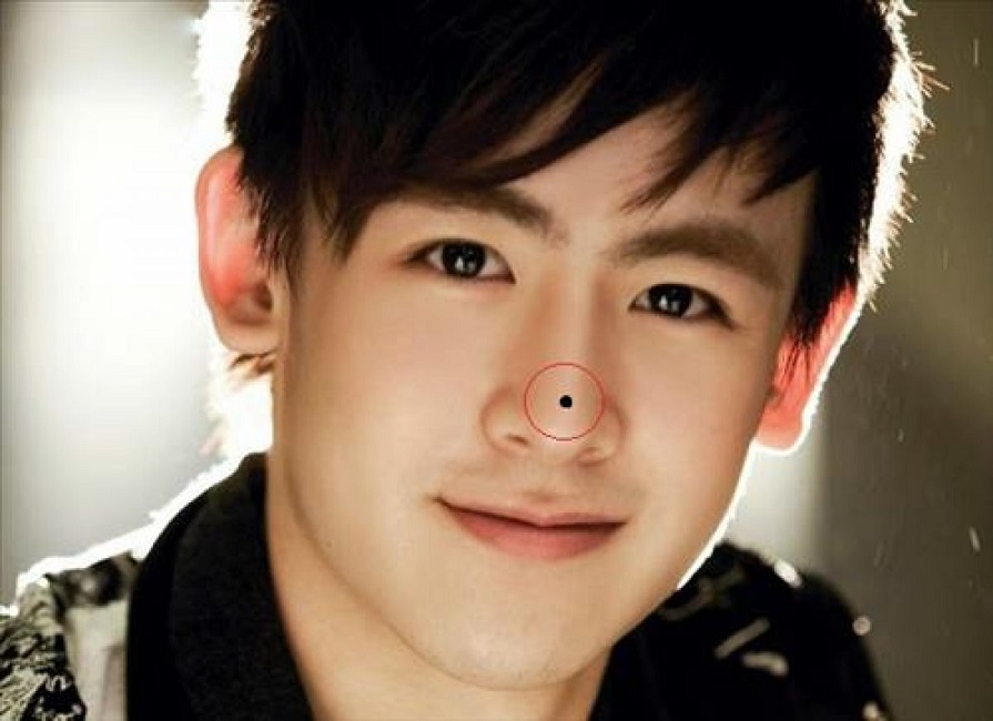 Nốt ruồi tố cáo đàn ông có thói trăng hoa 4 not ruoi song mui