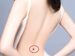 Ý nghĩa may mắn của 6 nốt ruồi phú quý trên “tấm lưng ngọc ngà” của phụ nữ 5 not ruoi2